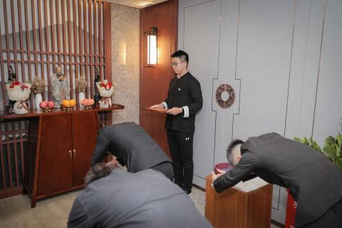 罗湖区委统战部副部长、工商联党组书记叶志伟一行到富联娱乐调研