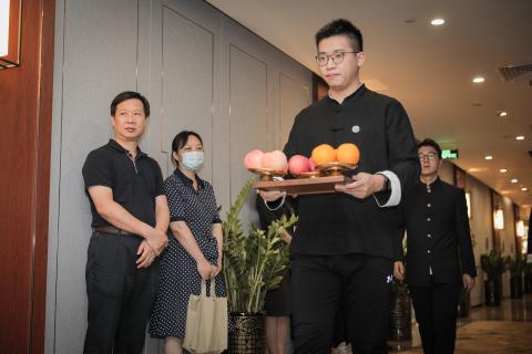 罗湖区委统战部副部长、工商联党组书记叶志伟一行到富联娱乐调研