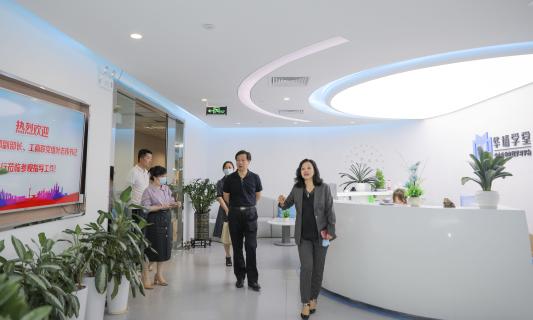 罗湖区委统战部副部长、工商联党组书记叶志伟一行到富联娱乐调研