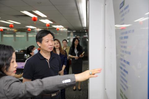 罗湖区委统战部副部长、工商联党组书记叶志伟一行到富联娱乐调研