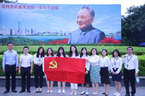 富联娱乐党支部致敬建党100周年，重温入党誓词