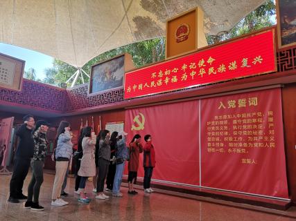 富联娱乐：红色之旅 唤起心中的红色魂