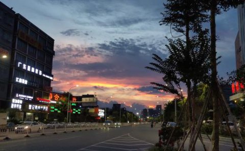 富联娱乐：小米靠什么跻身国产手机品牌？战略定位很重要！（一）